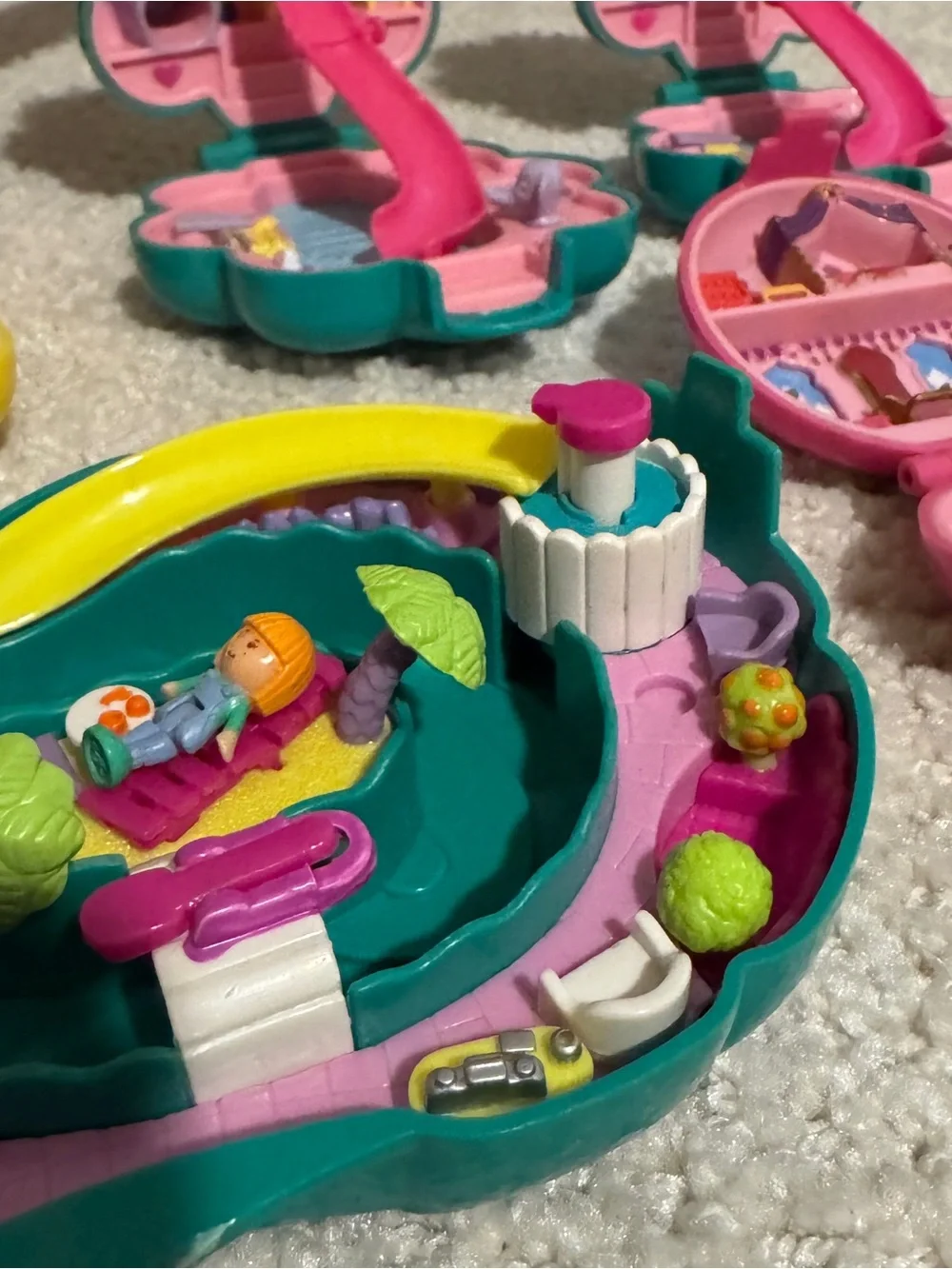 Lot of six Vintage Collectible Polly Pocket